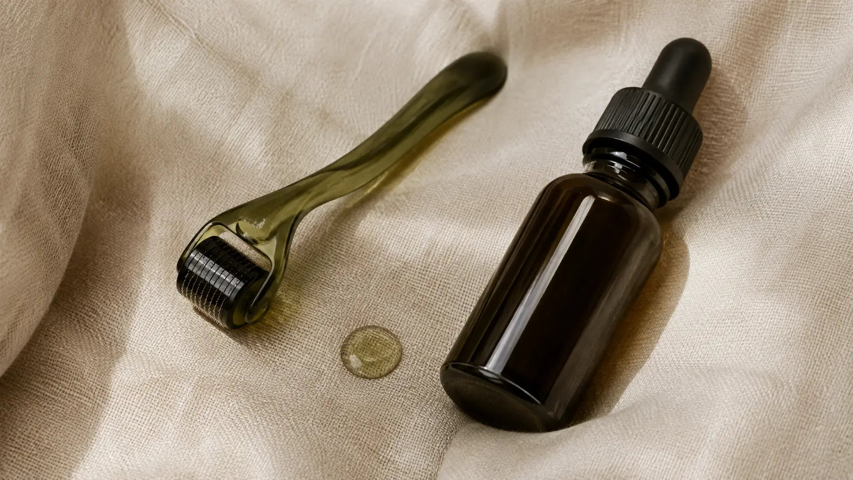Derma-Roller und Haaröl auf der Kopfhaut